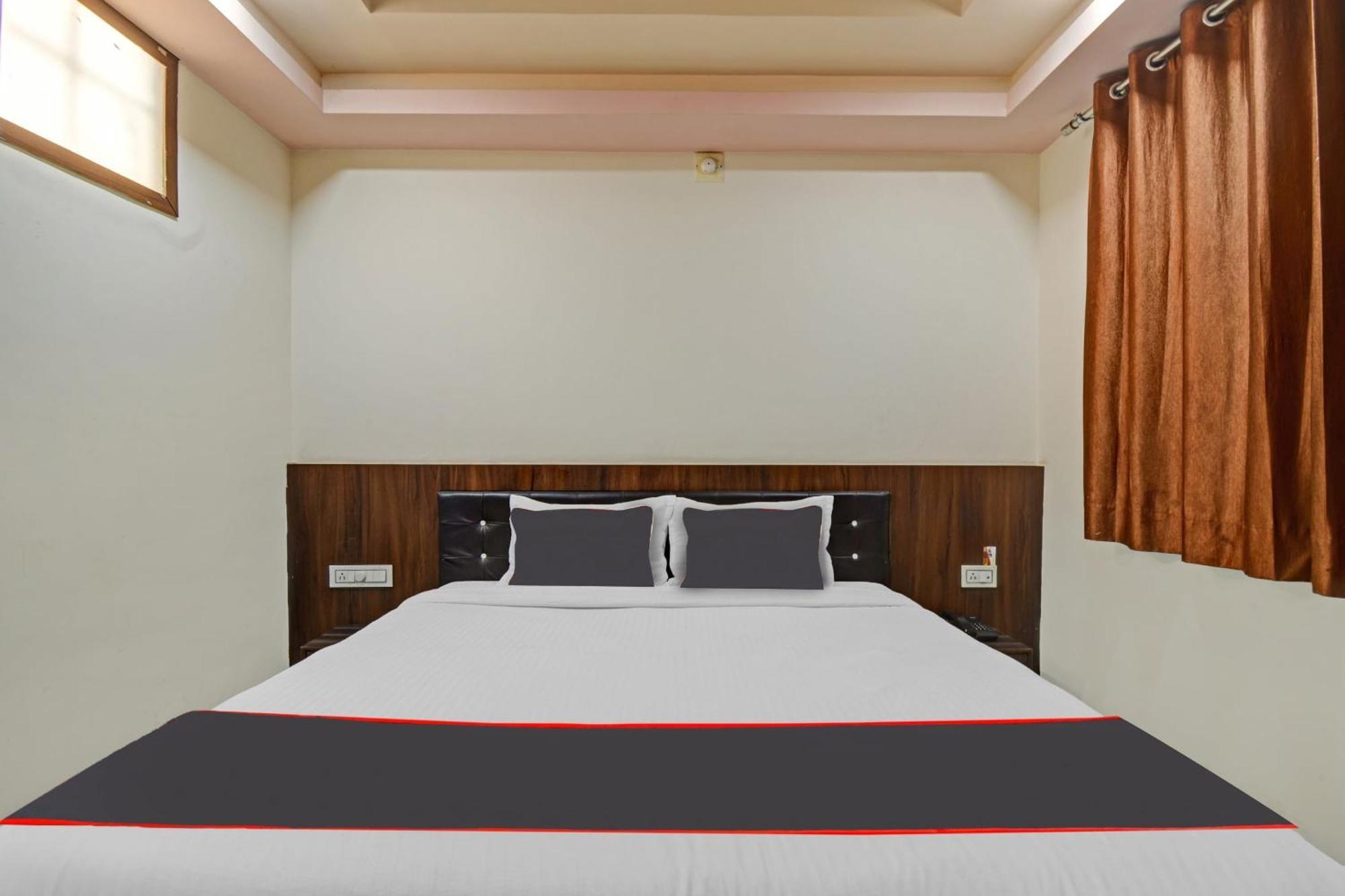 Collection O The Sunrise Hotel Удайпур Екстериор снимка
