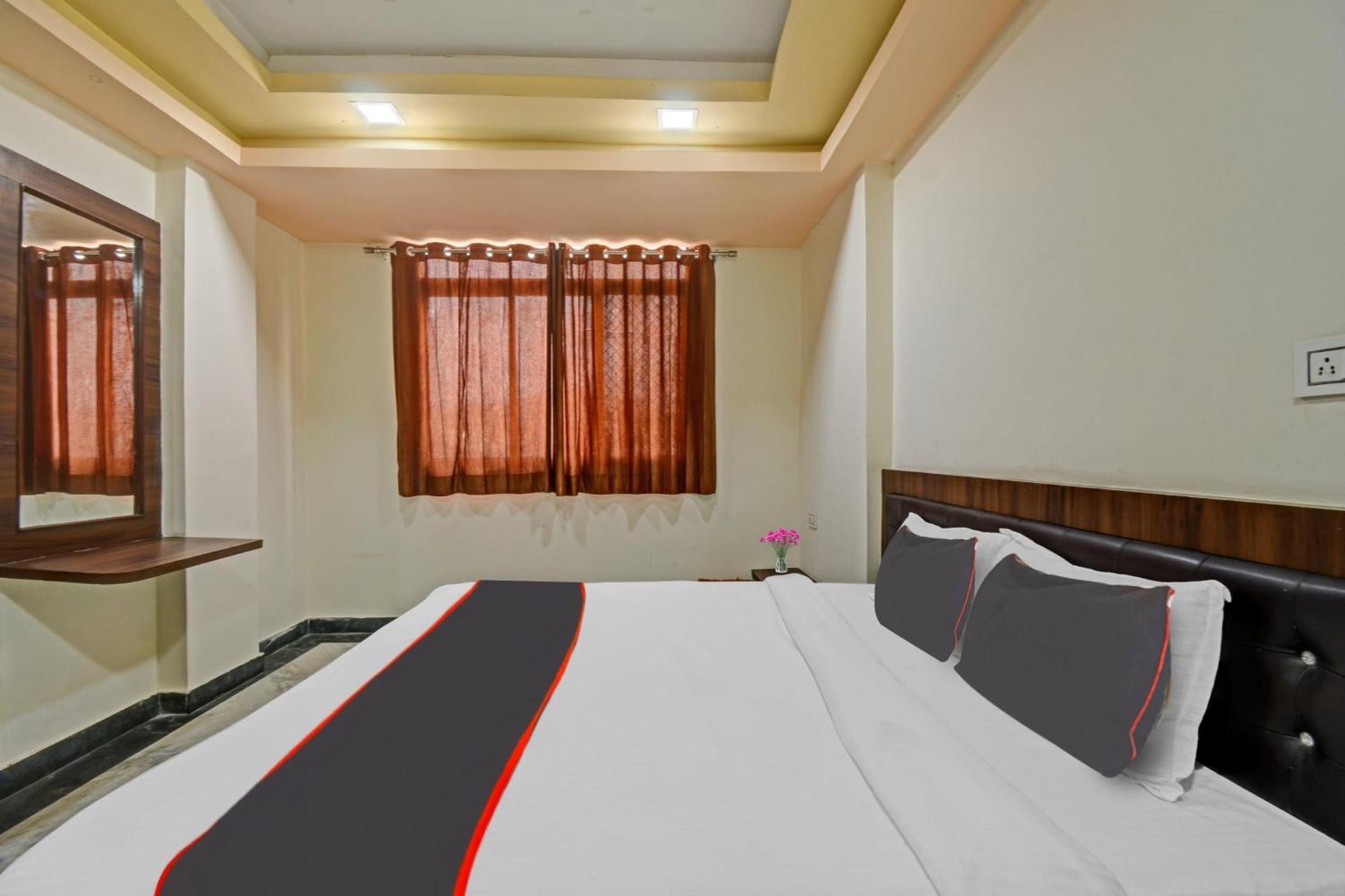 Collection O The Sunrise Hotel Удайпур Екстериор снимка