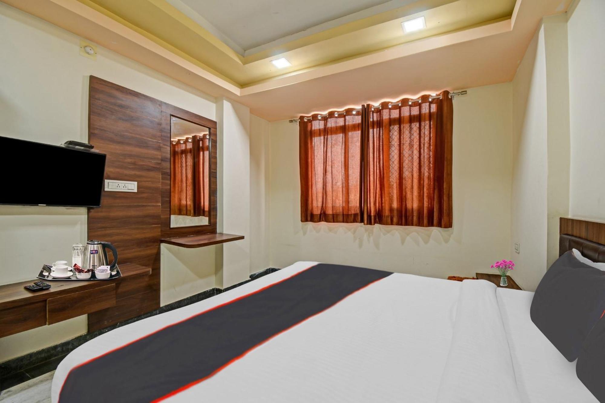 Collection O The Sunrise Hotel Удайпур Екстериор снимка