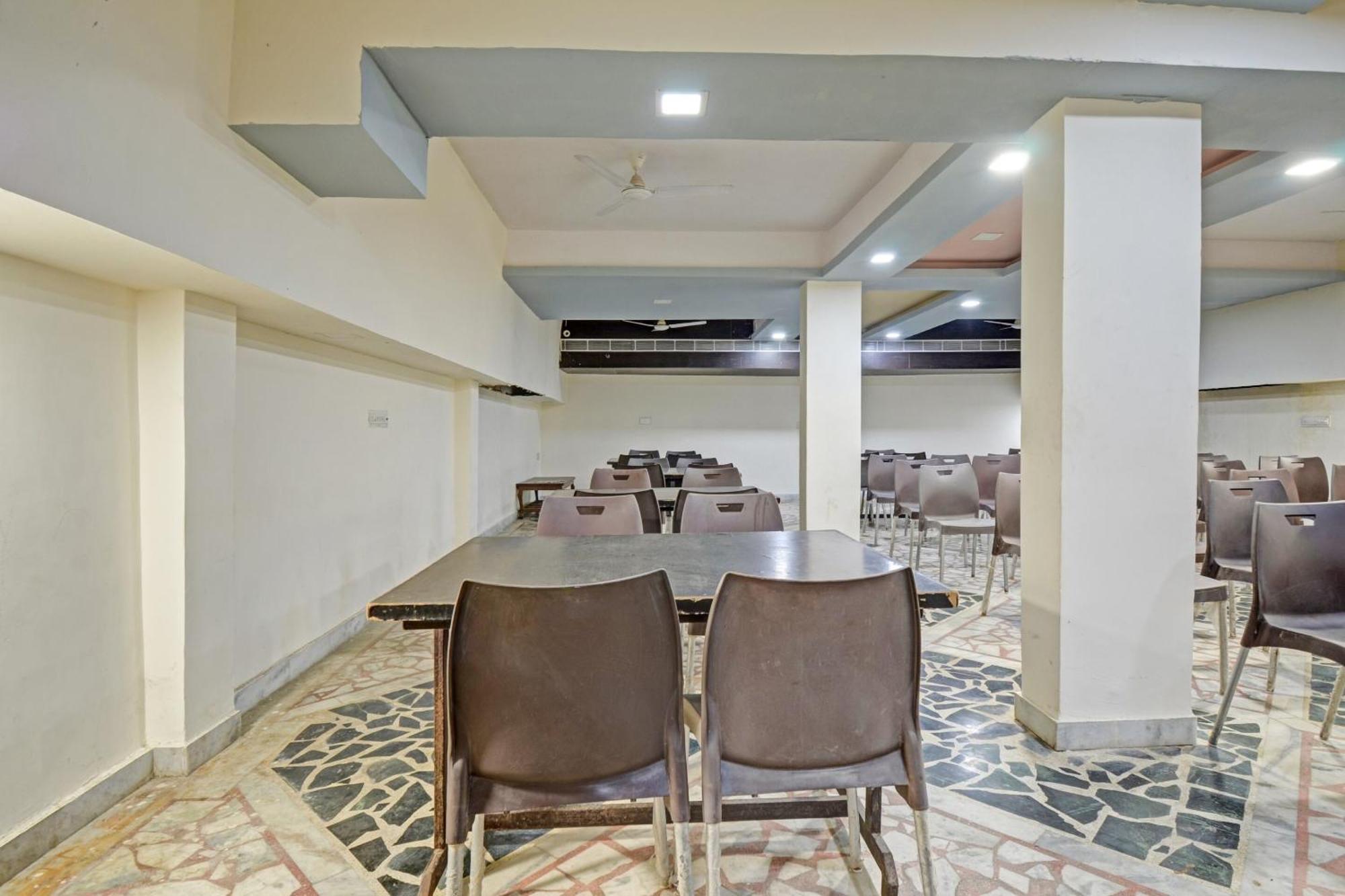 Collection O The Sunrise Hotel Удайпур Екстериор снимка