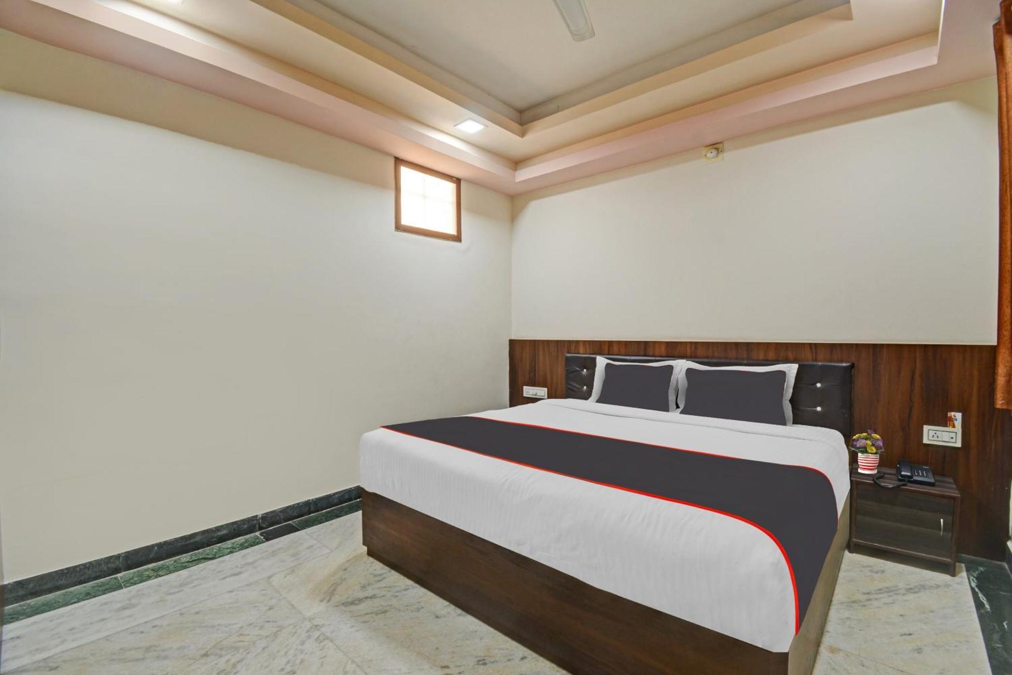 Collection O The Sunrise Hotel Удайпур Екстериор снимка
