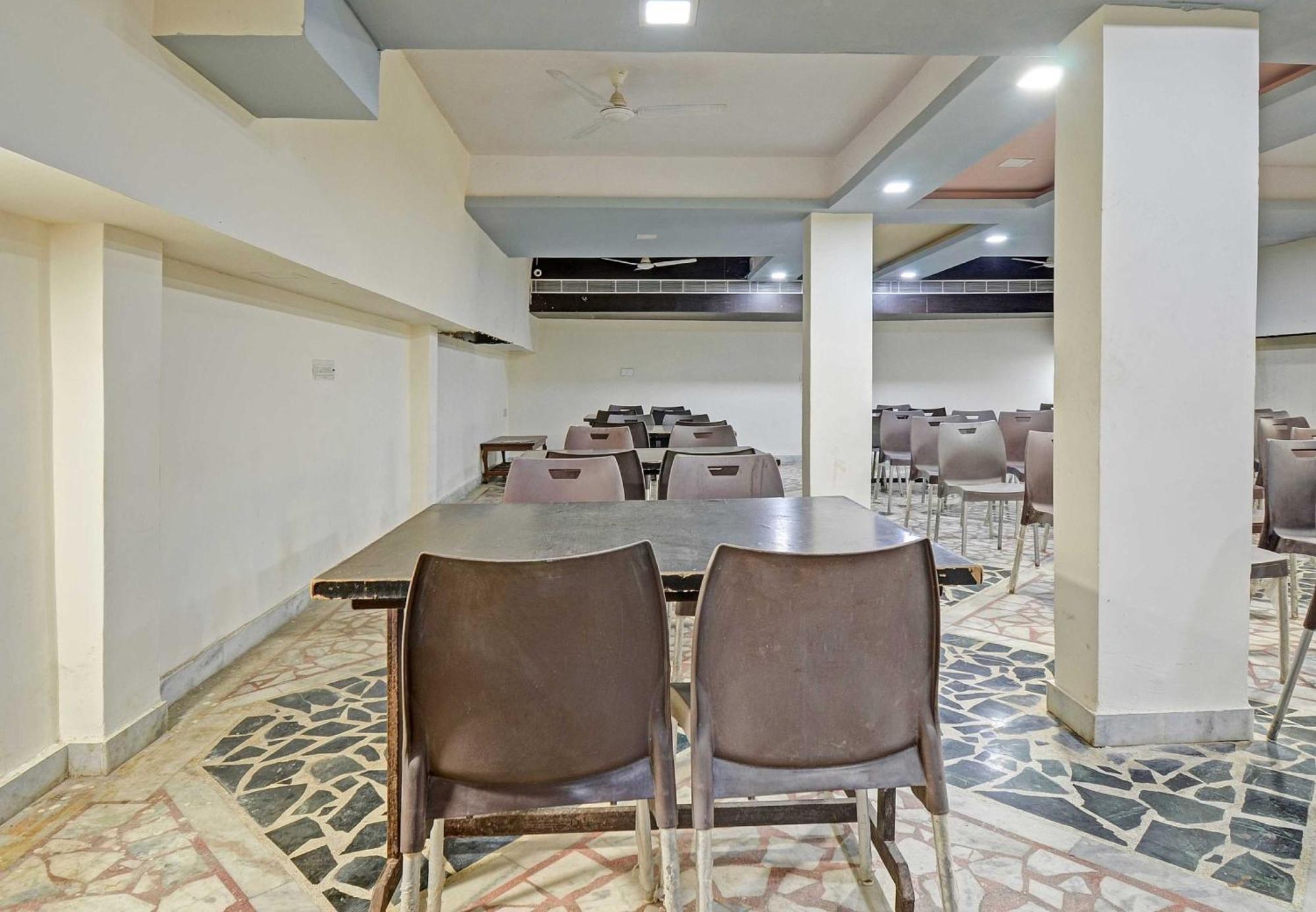 Collection O The Sunrise Hotel Удайпур Екстериор снимка
