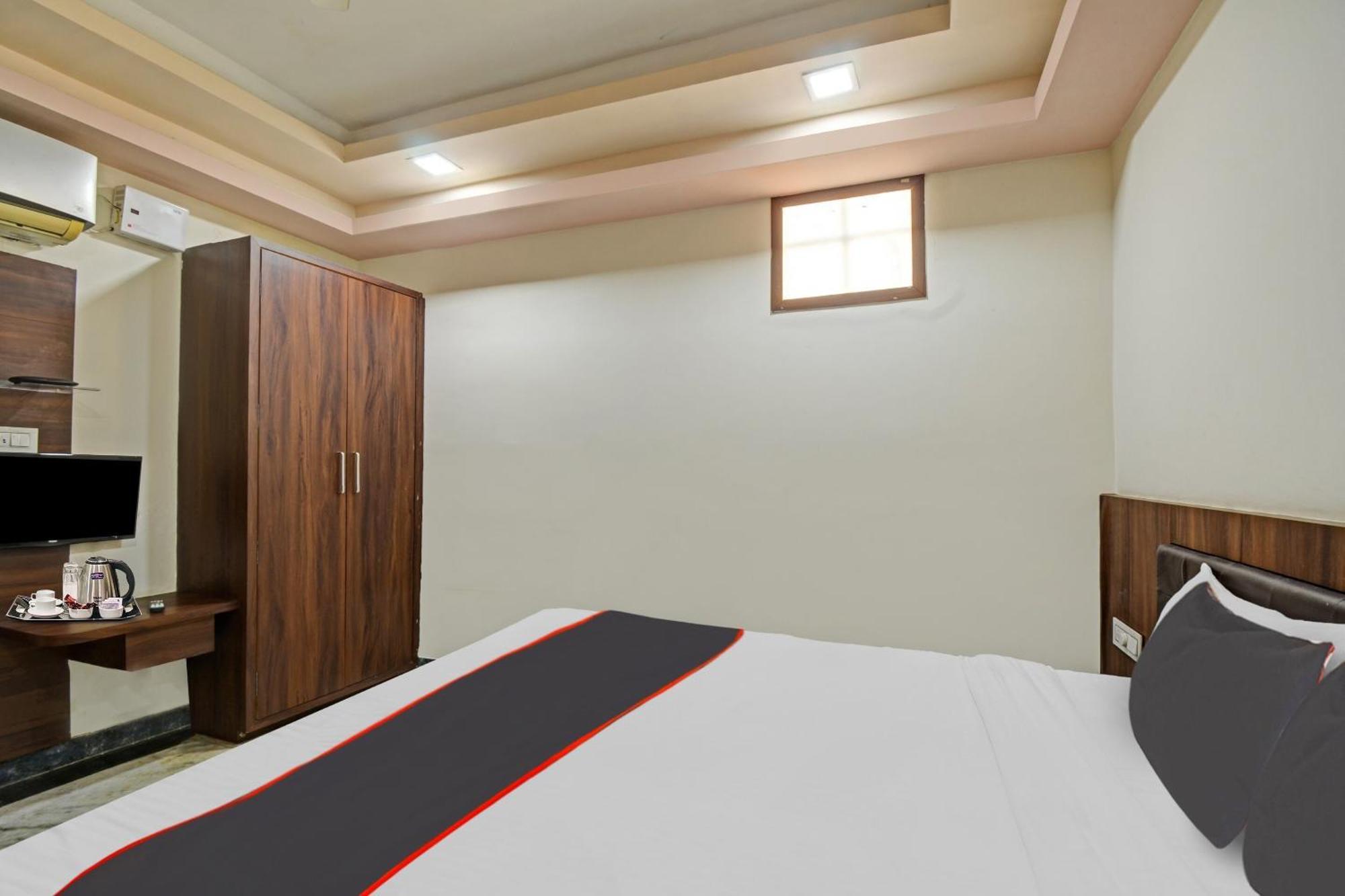 Collection O The Sunrise Hotel Удайпур Екстериор снимка