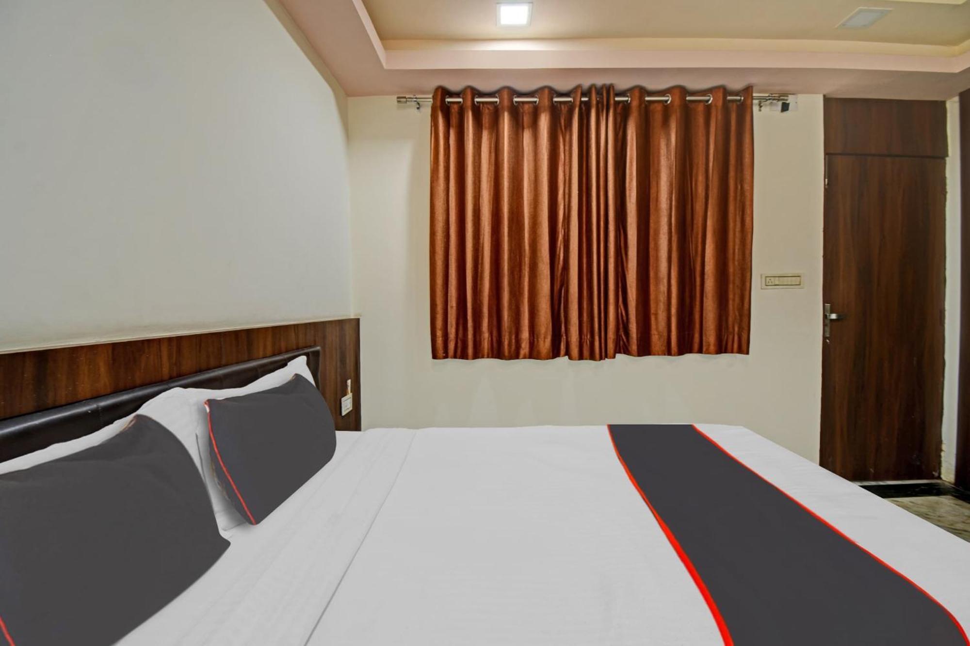 Collection O The Sunrise Hotel Удайпур Екстериор снимка