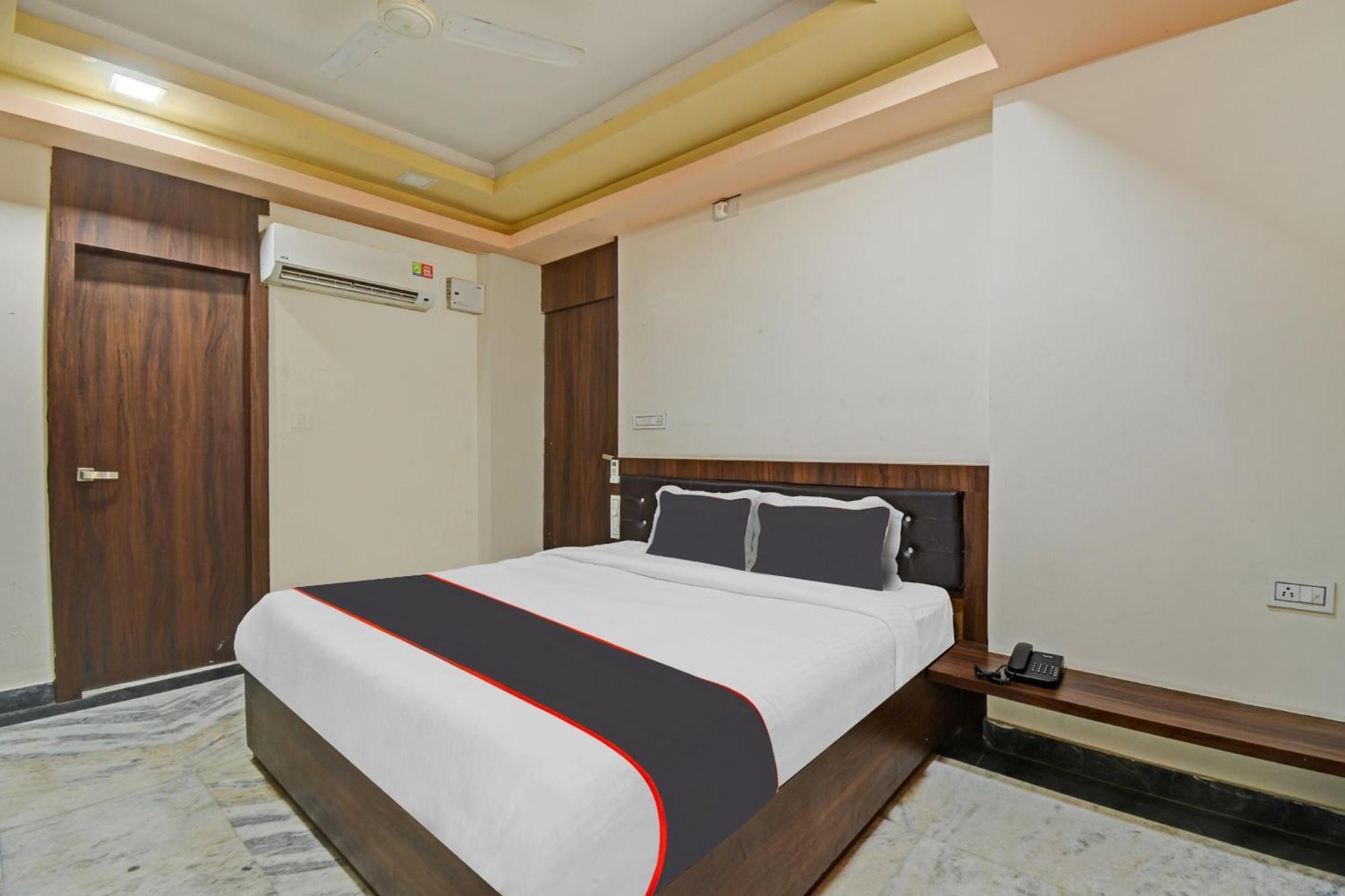 Collection O The Sunrise Hotel Удайпур Екстериор снимка