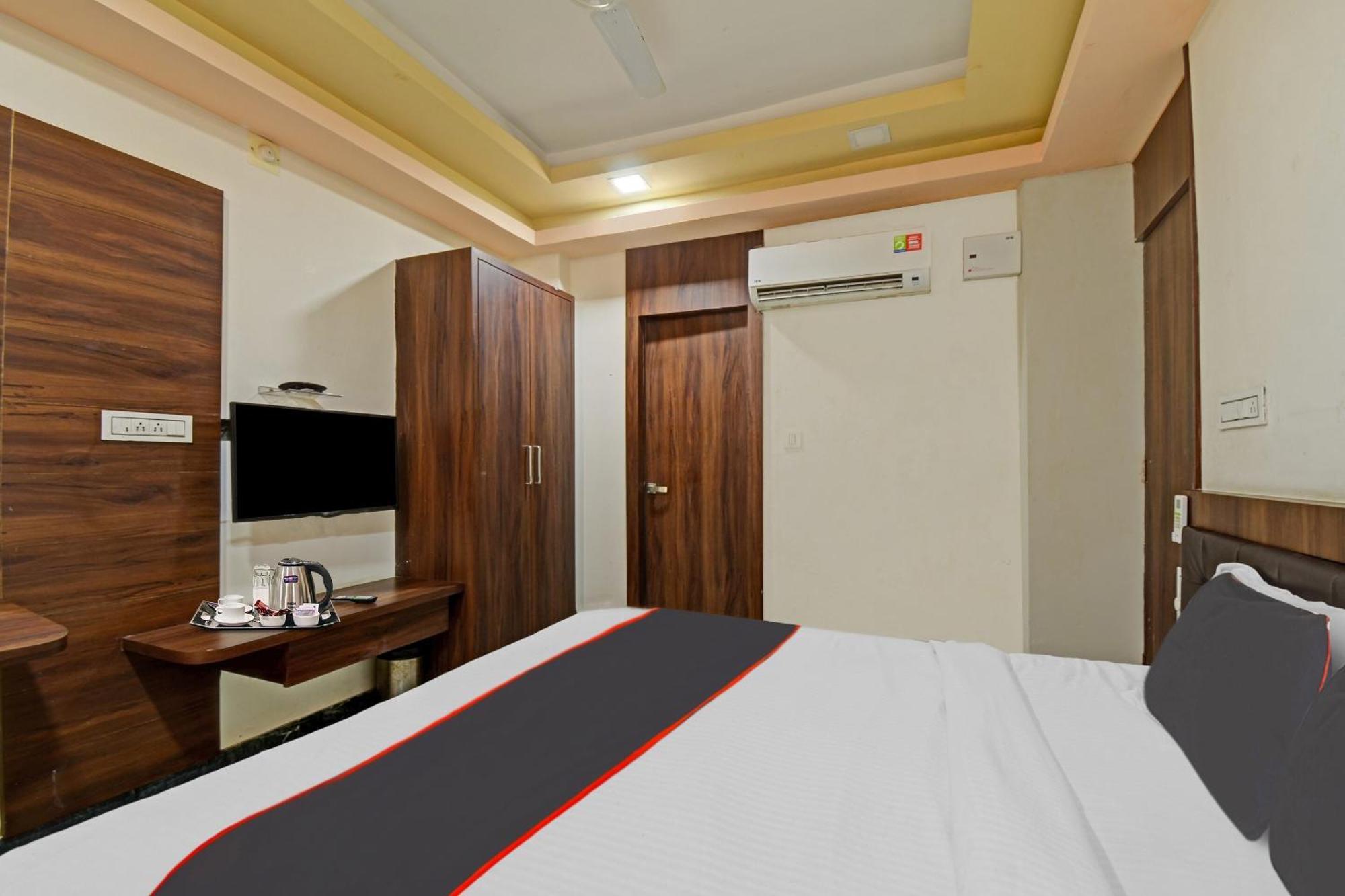 Collection O The Sunrise Hotel Удайпур Екстериор снимка