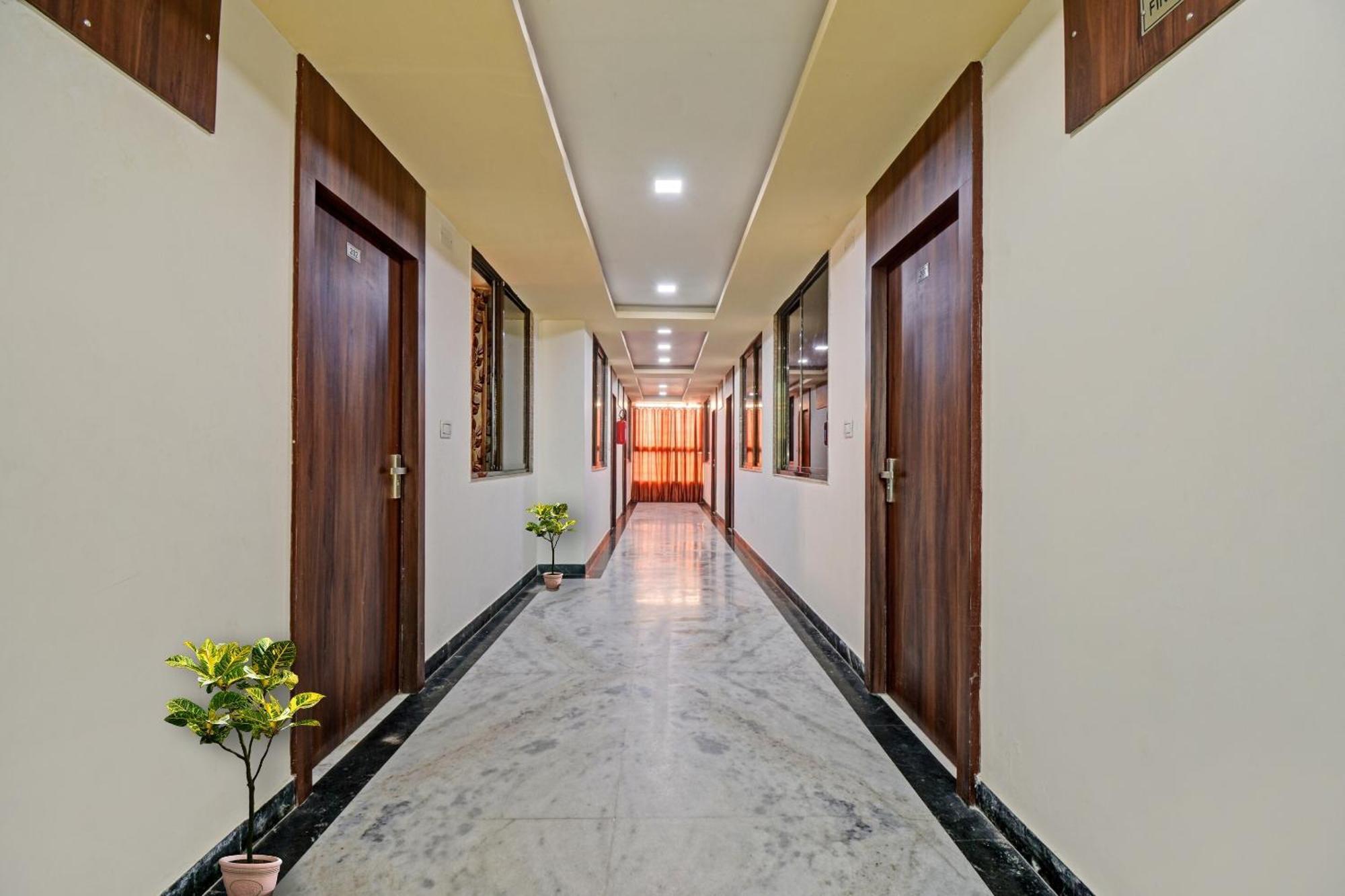Collection O The Sunrise Hotel Удайпур Екстериор снимка
