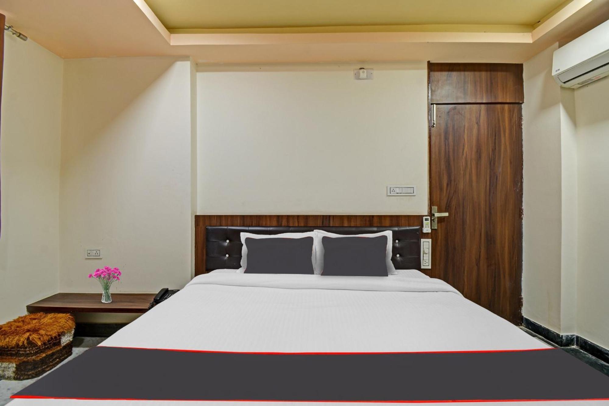 Collection O The Sunrise Hotel Удайпур Екстериор снимка